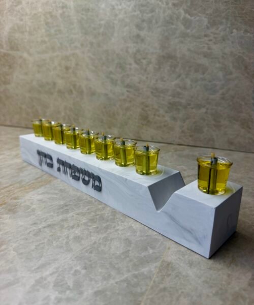 חנוכיה דגם אוריה שיש אפור 1