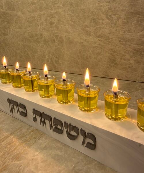 חנוכיה דגם אוריה שיש אפור 3