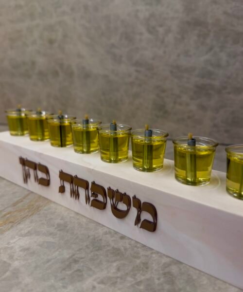 חנוכיה דגם אוריה שיש חום 3