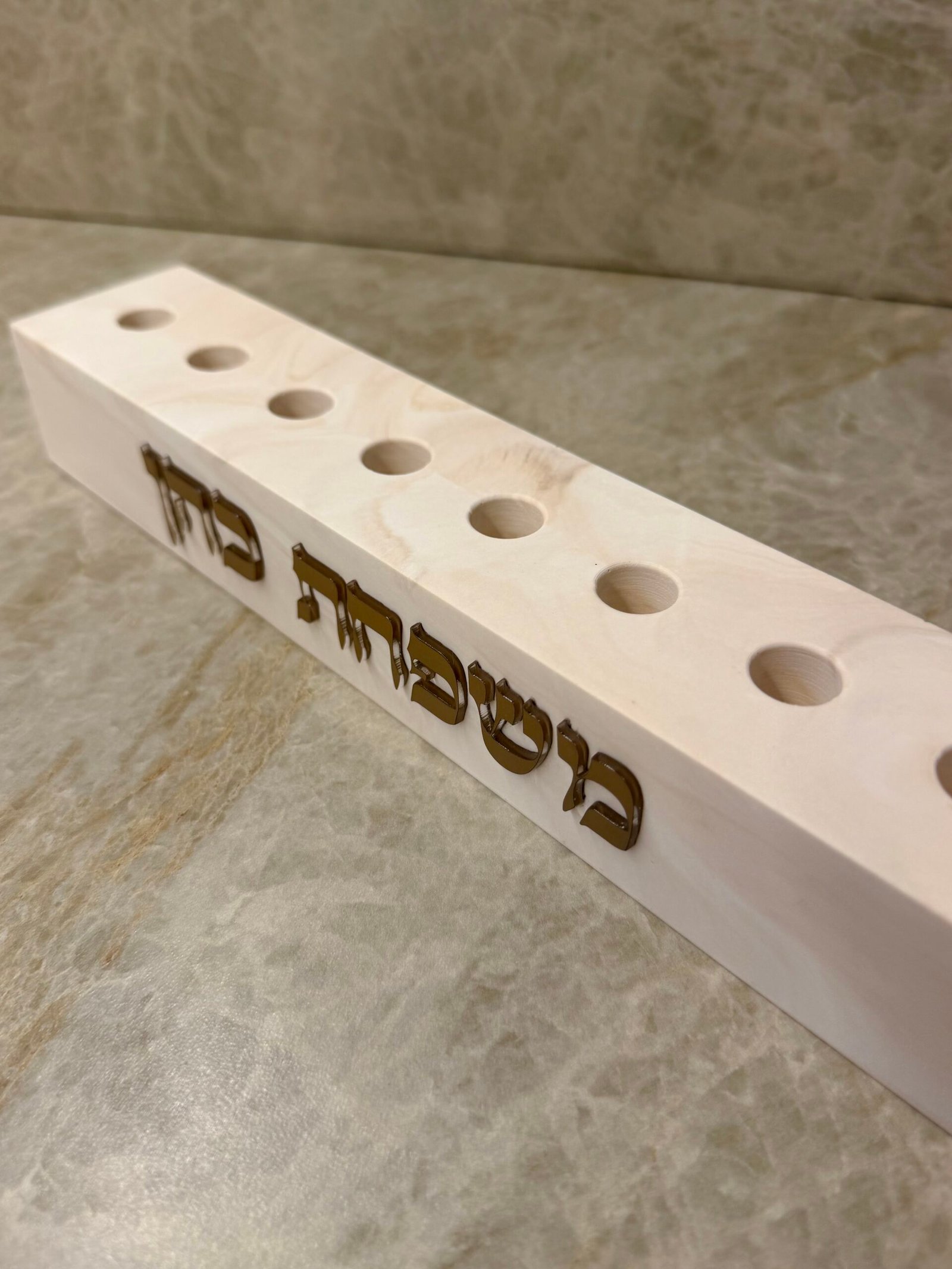 חנוכיה דגם אוריה שיש חום 6